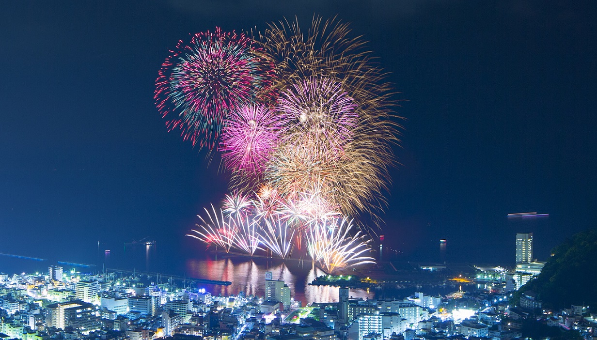 熱海の花火 8/5 熱海海上花火大会2尺玉打ち上げ決定！！ | 熱海温泉 湯の宿 平鶴