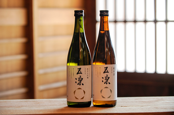 左から「五凛 純米大吟醸」2,000円、「五凛 純米酒」1,300円、共に720ml 税別