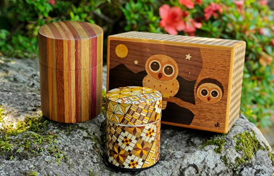 「箱根寄木細工」や布小物など、箱根らしいお土産が見つかる雑貨店