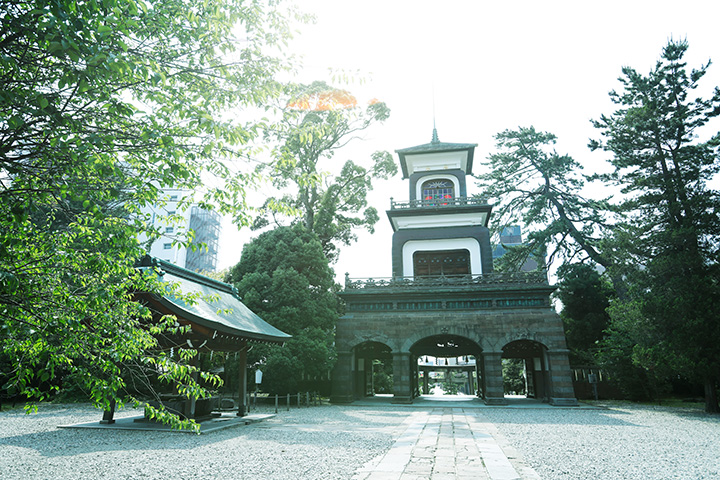 神門の第三層に設置された避雷針は、現存する日本最古のもの