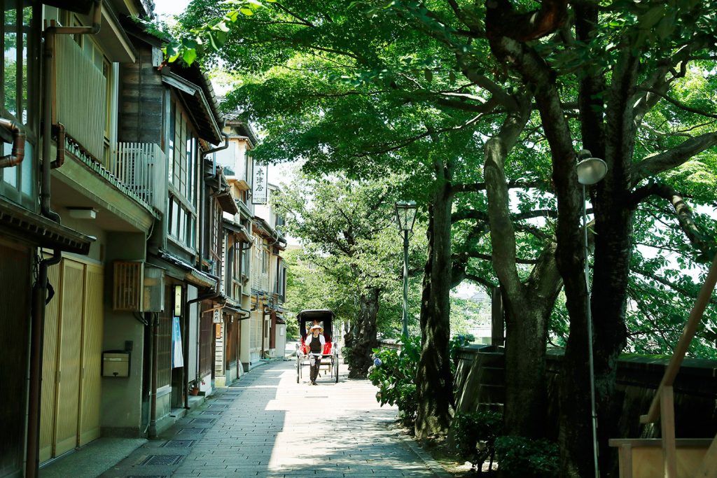 金沢・ひがし茶屋街ひとり旅｜感性を満たすおすすめ工芸と美食巡り