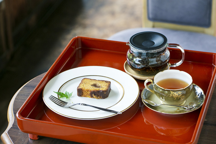 ケーキセット800円。コーヒーか紅茶が付く