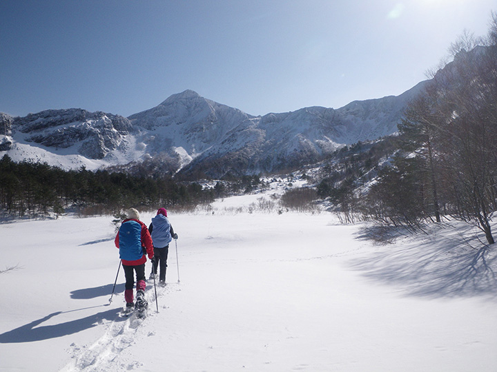 プライベート感たっぷりの雪山を散策できる「一日プログラム」（所要約4時間30分）