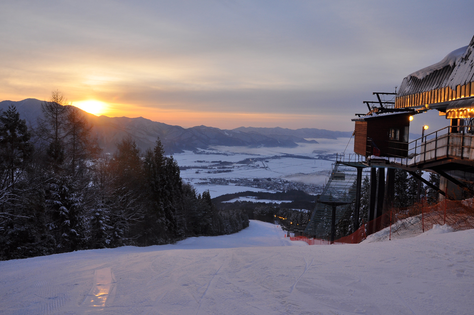2024年1月14日（日）～3月10日（日）の毎週日曜に限り、早朝の「雲海スキー®」が楽しめる