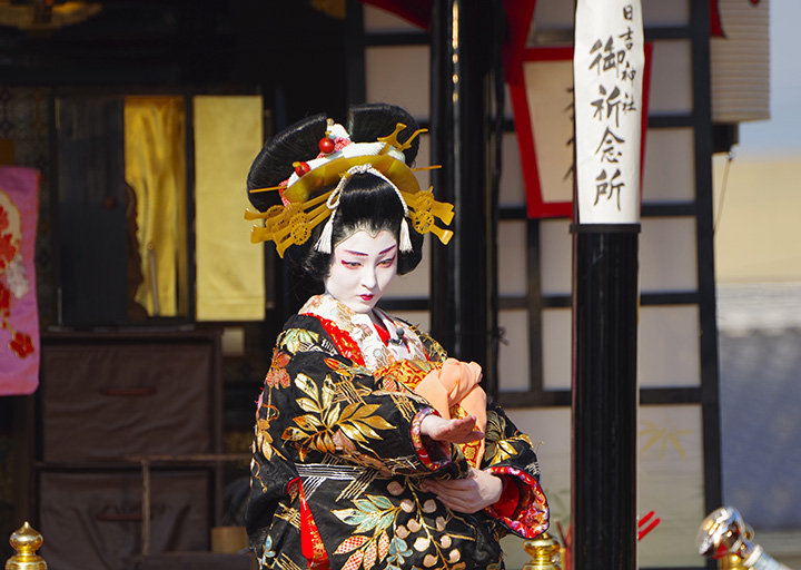 大人顔負けの熱演ぶりに、江戸時代からの伝統を受け継ぐ誇りがうかがえる