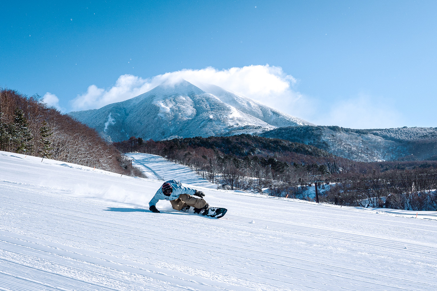 磐梯山の絶景を背に気持ちの良い2.4㎞のクルージング滑走が楽しめる