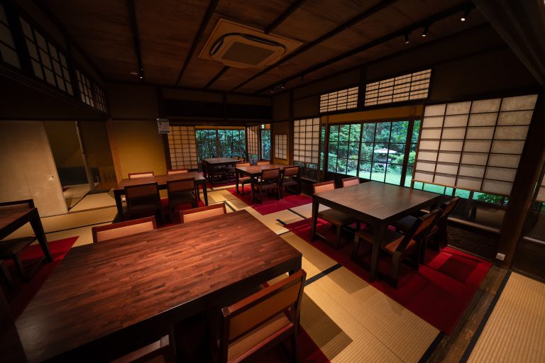 店内には「そば茶」や「蕎麦粉のかりんとう」などのお土産も