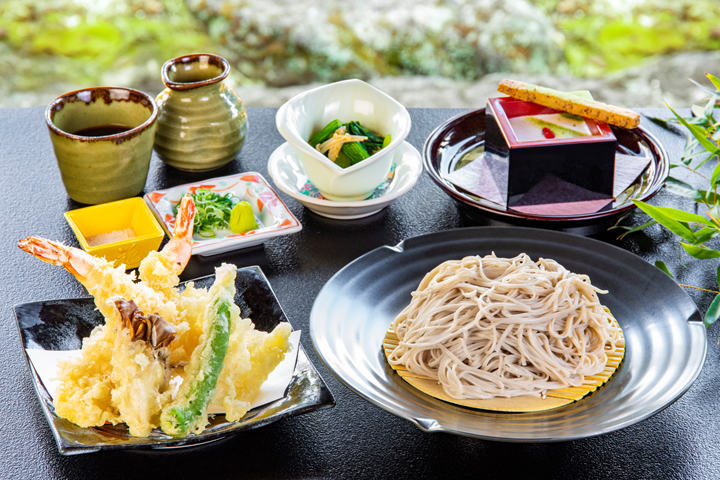 季節の食材と蕎麦を取り合わせた「箱根山膳」3,500円（税込）