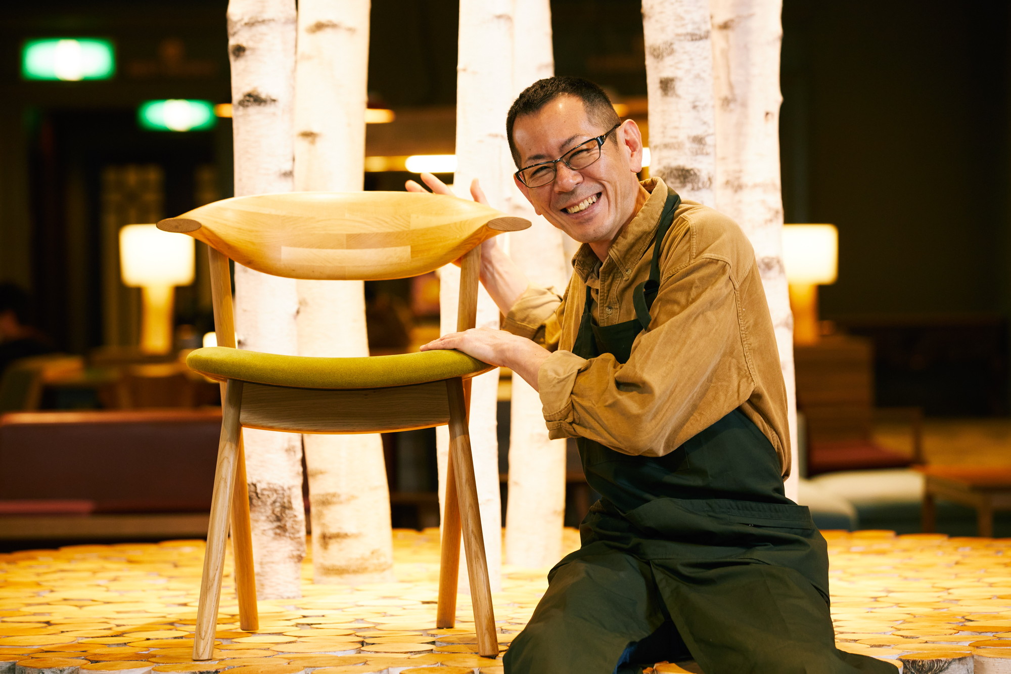 アートイベントではOMOベースに家具職人を招いての解説「本日の一脚」も。写真の椅子は『yamanami（やまなみ）』