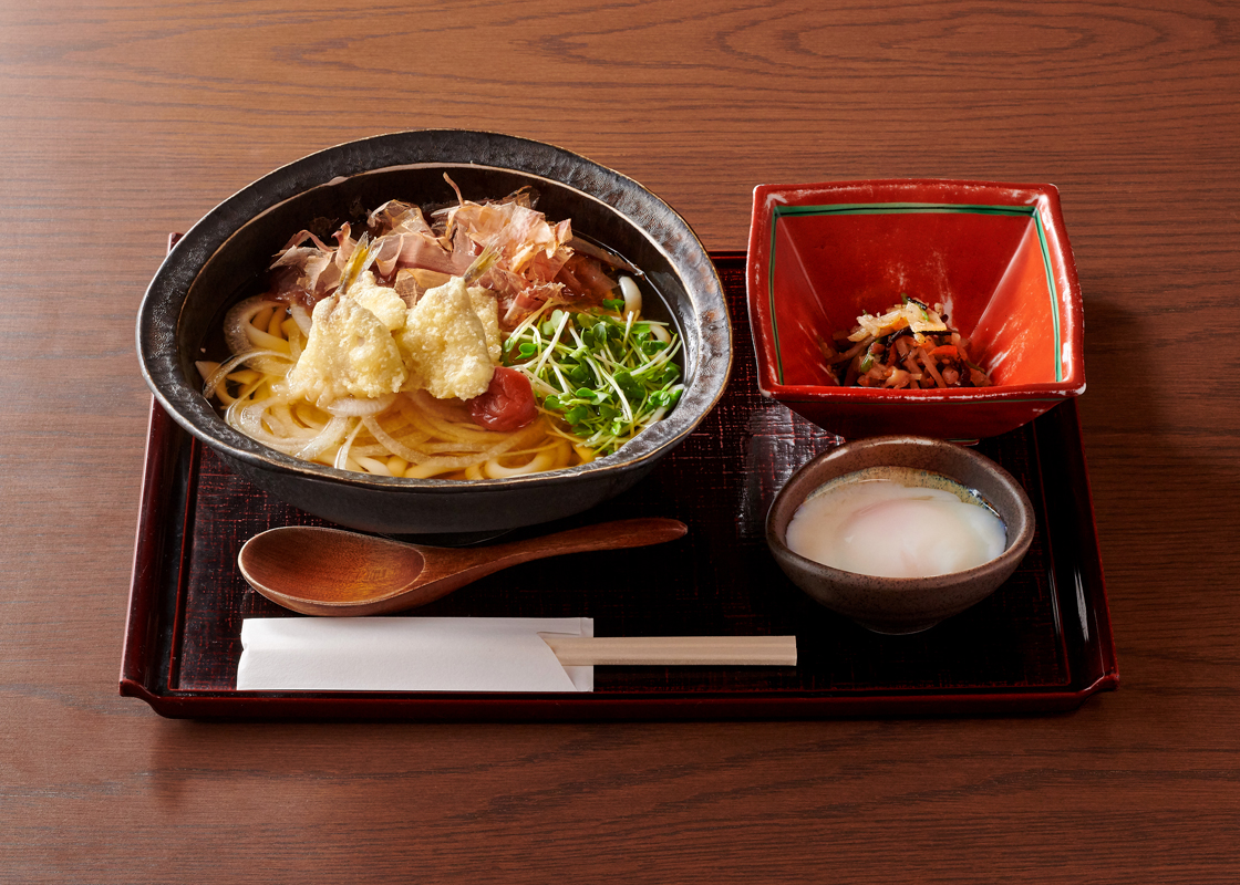 「季節の魚天うどん」2,200円　※写真はイメージです