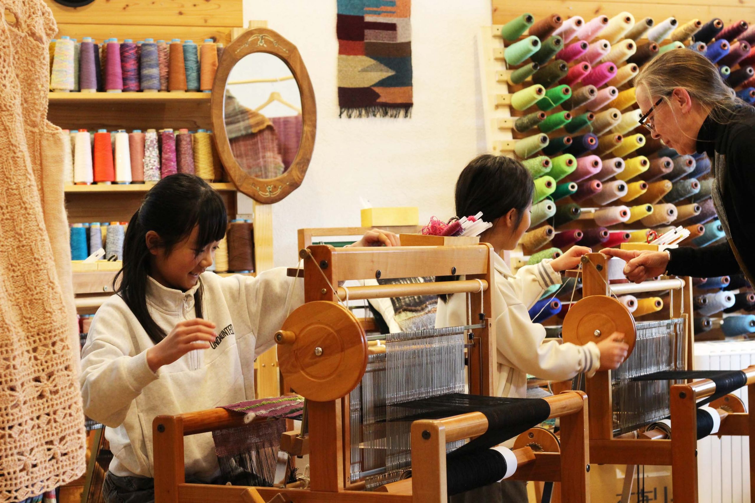 自由な発想で、自分だけの布を織る手織体験