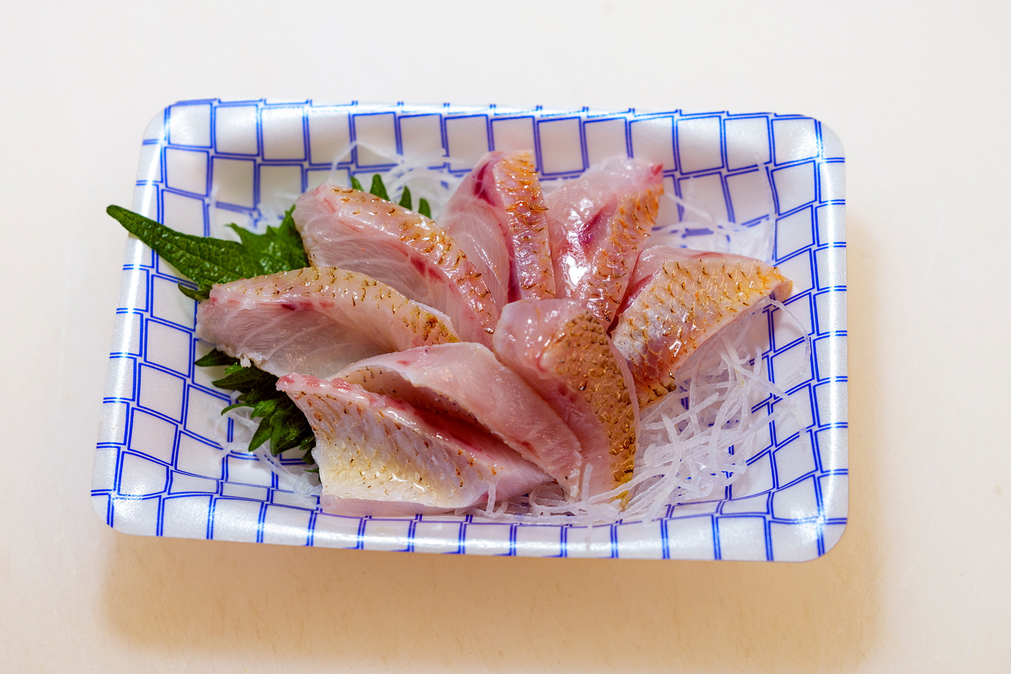 「のどぐろの炙り刺身」（時価）は平日30食、土・日・祝日は50食限定