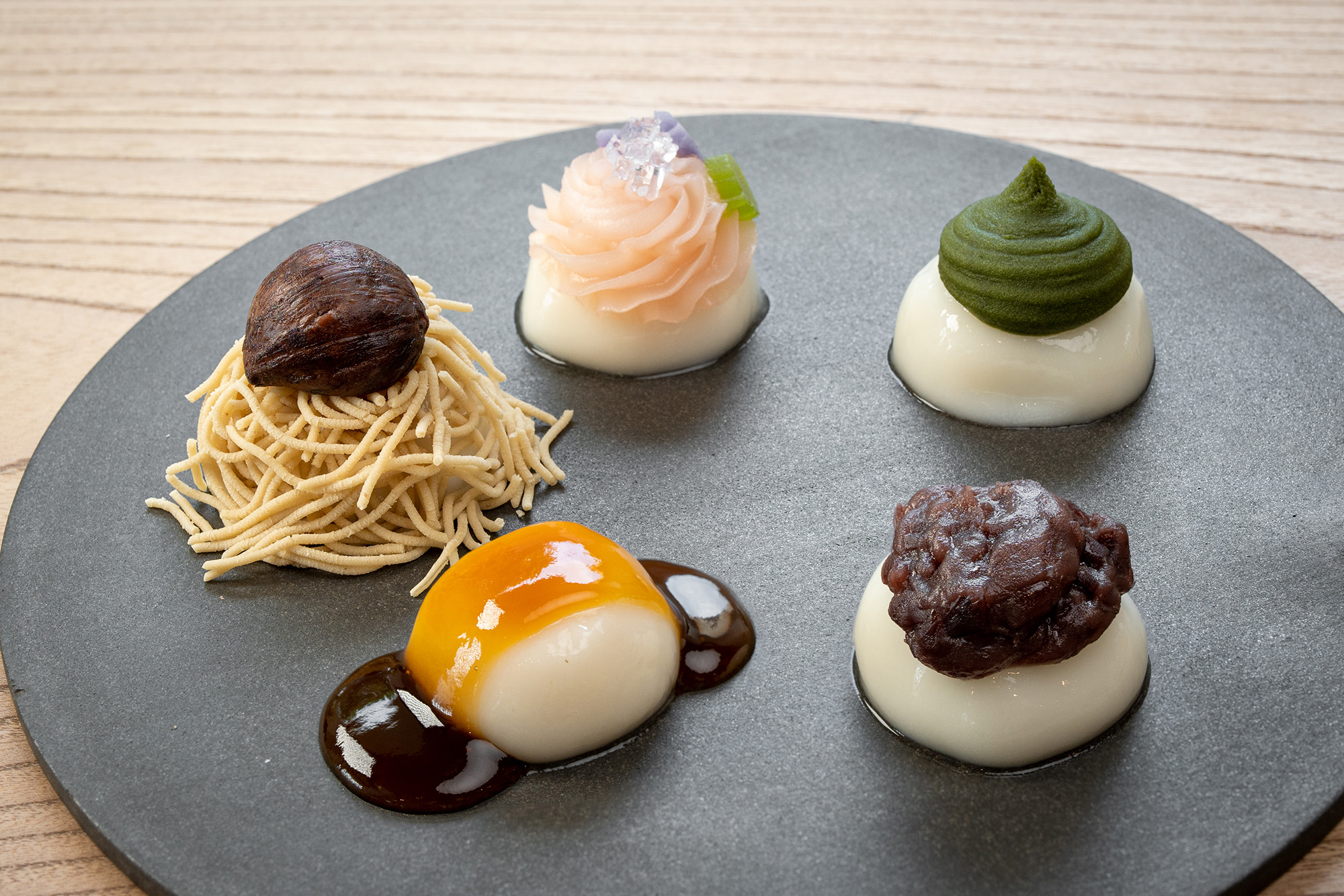 5つの味で食べ比べができる「白玉プレート」770円