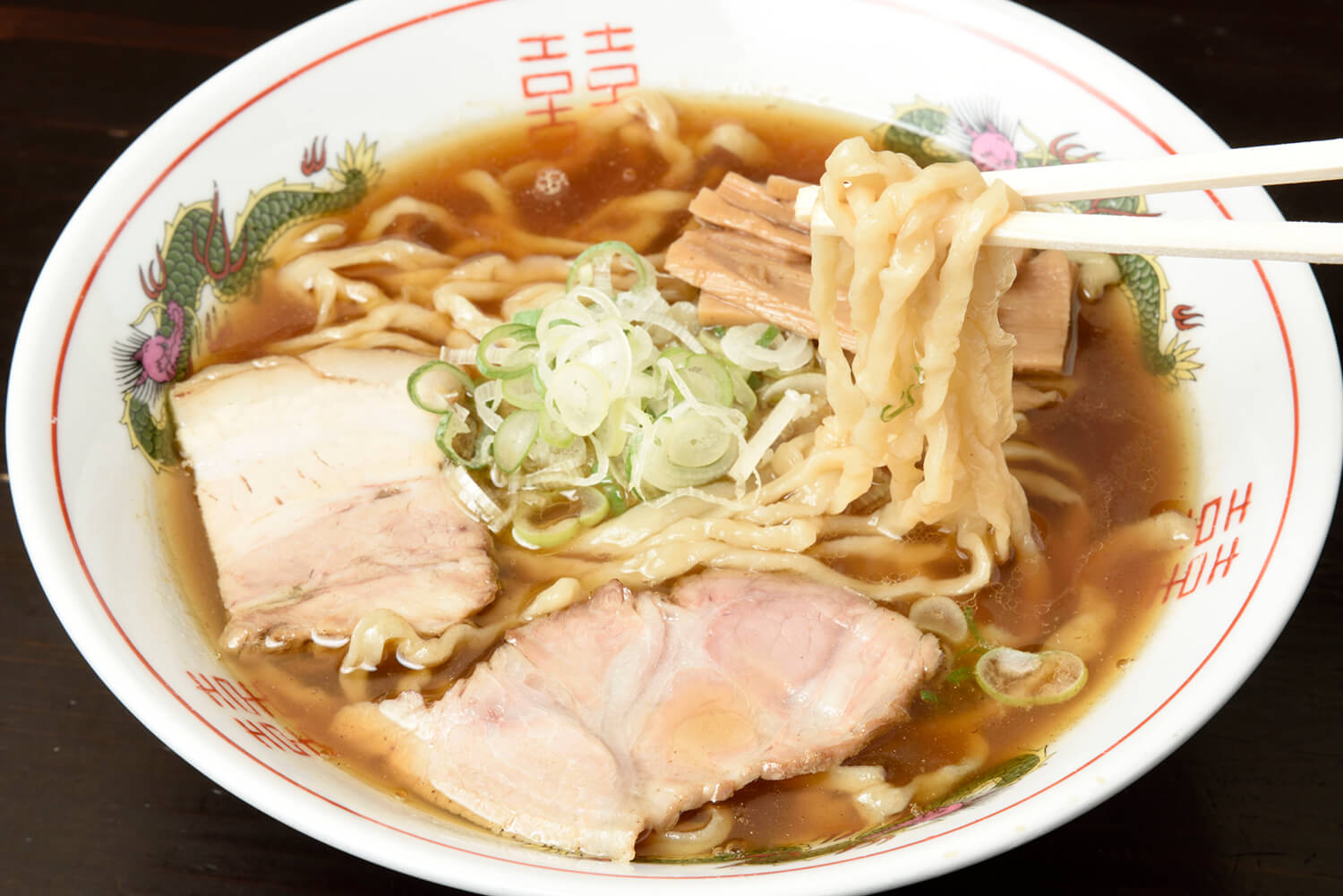 店名を冠した「松屋麺」800円。スープも麺も日替わりで提供される