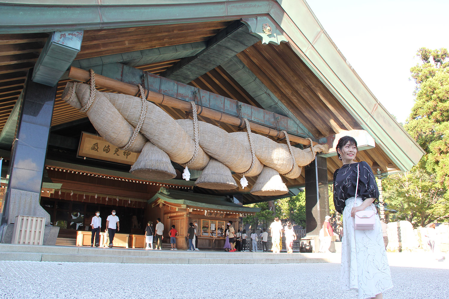 大しめ縄は、出雲大社から50kmほど離れた島根県飯南町で、地元産の稲わらから手作りされたもの