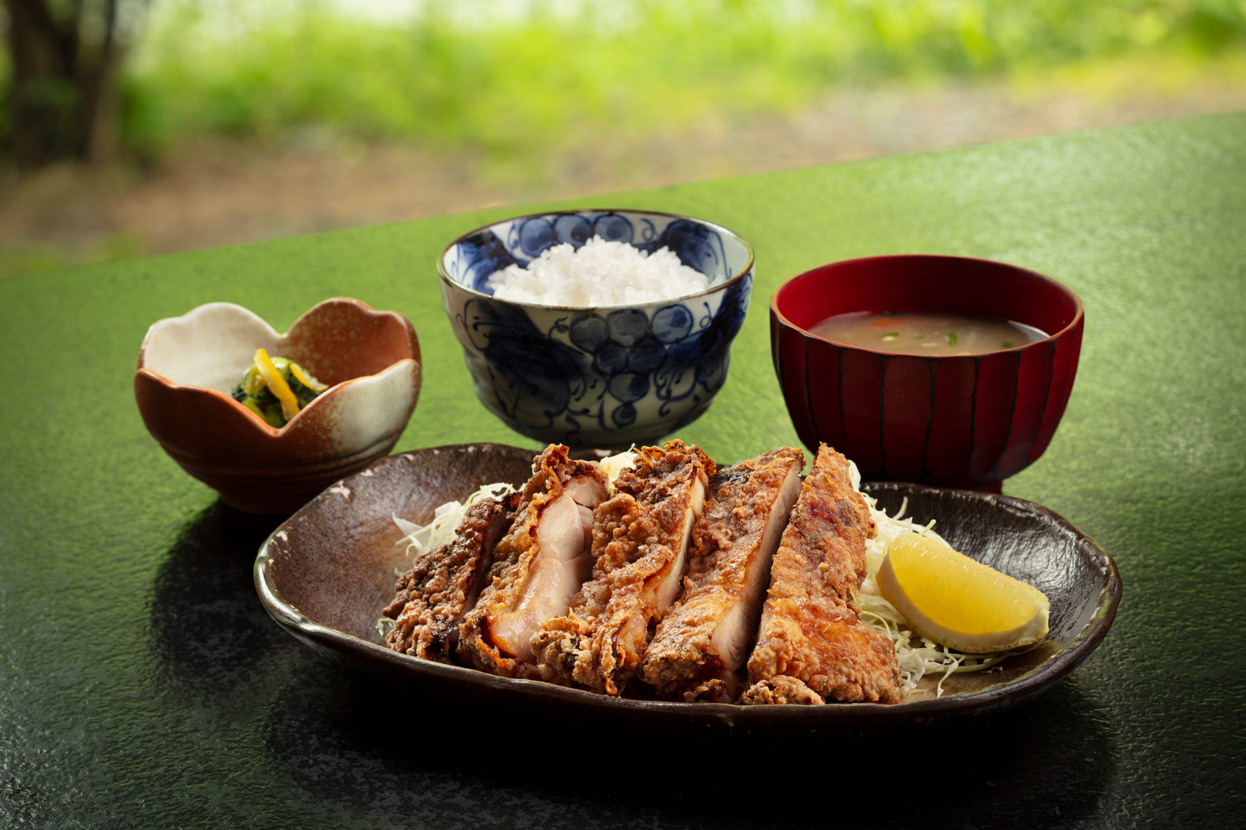 味噌山賊焼き定食　1,830円。ごはん、味噌汁、小鉢がセットに