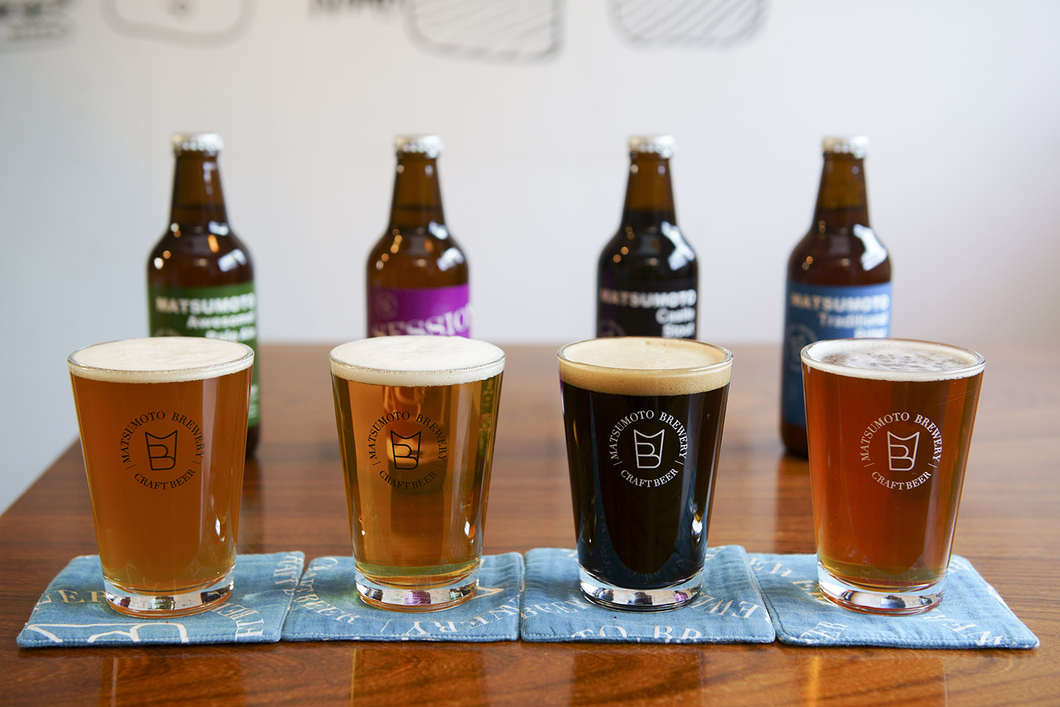 生ビールは常時5種類。これにプラス季節限定銘柄も用意。ボトルは各495円、グ ラスは620円