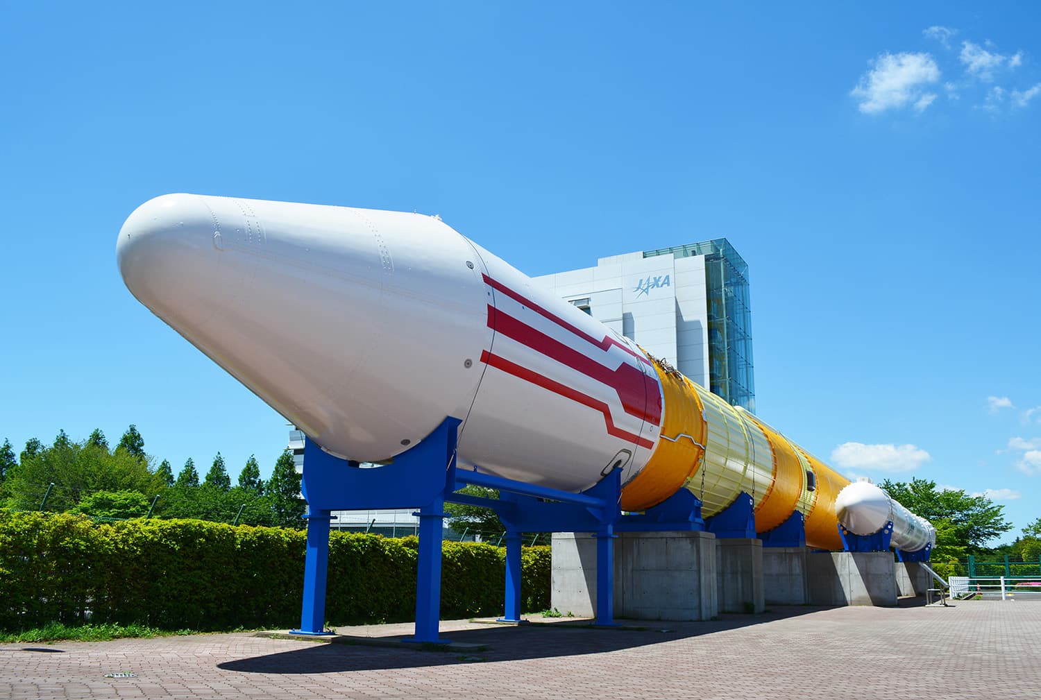 本物の純国産「H-Ⅱロケット」（地上試験用モデル）は迫力満点の撮影スポット