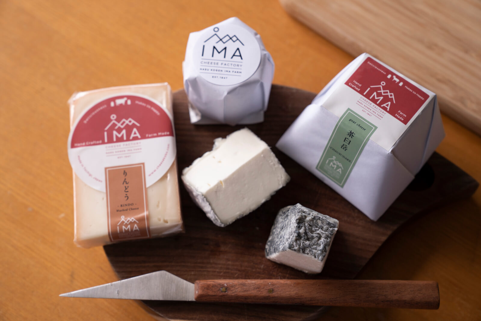 The best souvenirs from Nasu Highlands are cheese and cheesecake