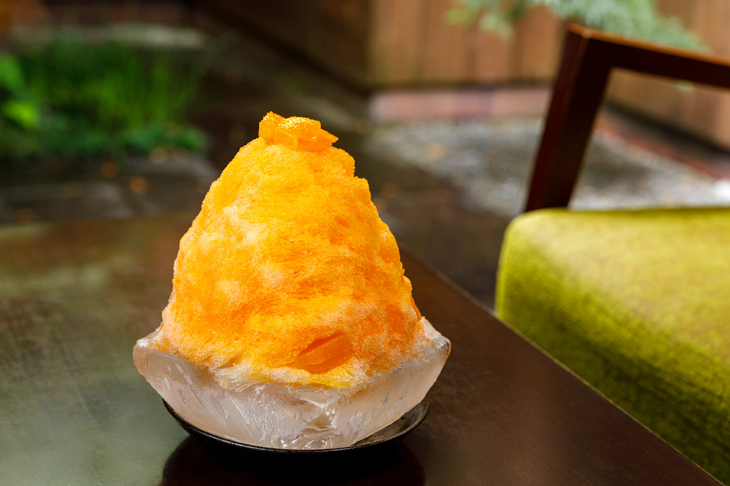 生オレンジの果実と果汁がたっぷり入った「かき氷 生搾りオレンジ」1,000円。夏限定で桃やパイン味も