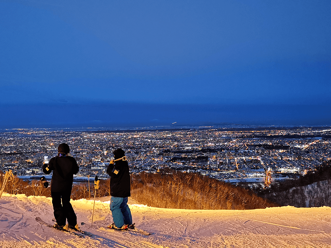 ナイターでは札幌の夜景を一望できる