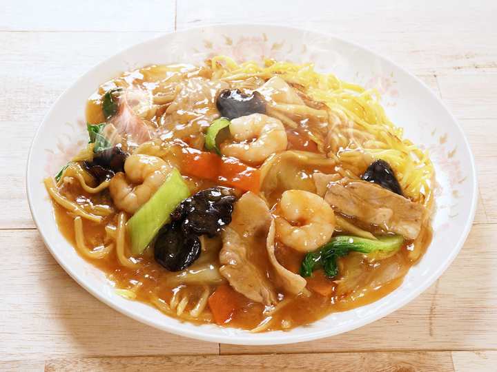 「小樽あんかけ焼そば」。特製タレの甘辛い味わいが後を引くおいしさ