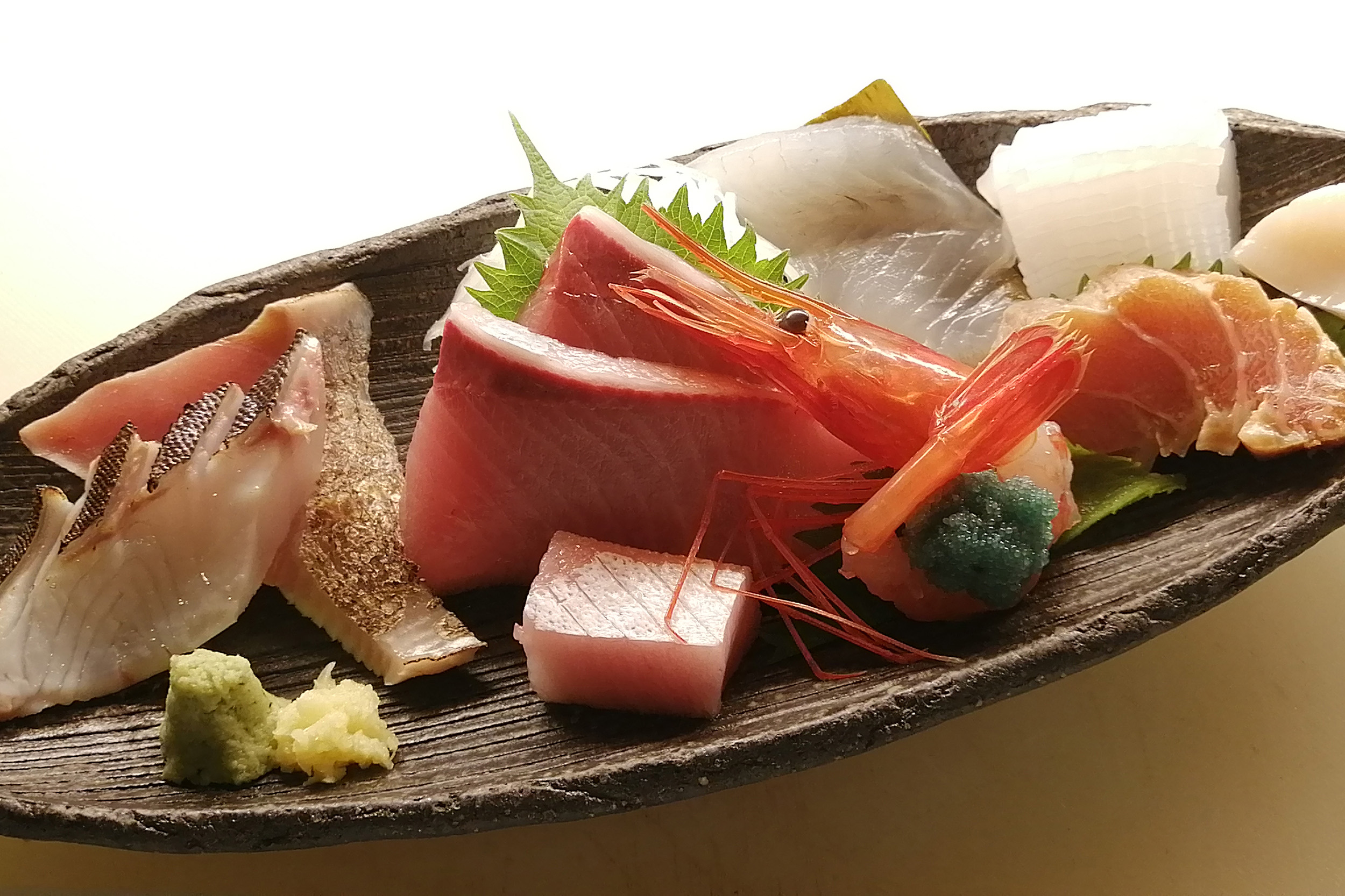 ほとんどのお客さんが注文するという「刺身盛り合わせ」（時価）