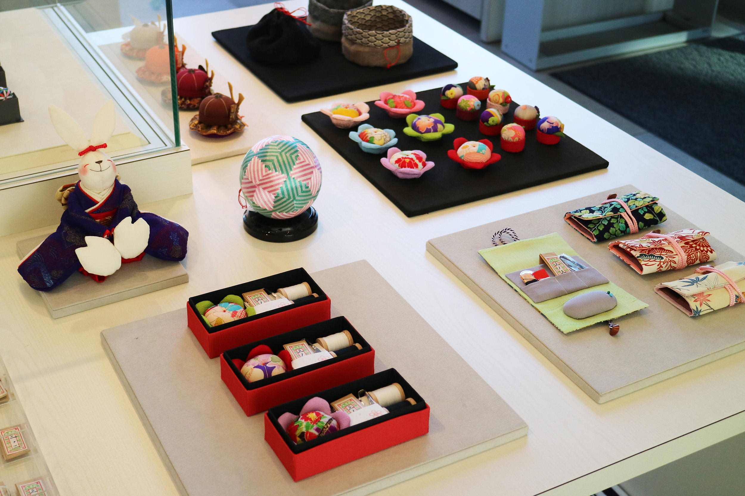 「花おはりこ」（3,410円）、「花針山」（1,980円）、「まめ針山」（1,375円）、「おはりこ（柄）」（2,970円）など