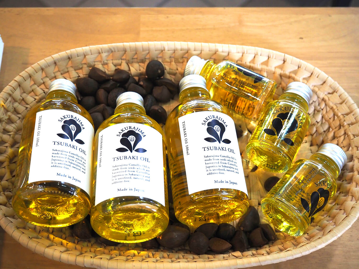 桜島産のヤブツバキを使った椿油。ヘアオイルやボディオイルとして使える