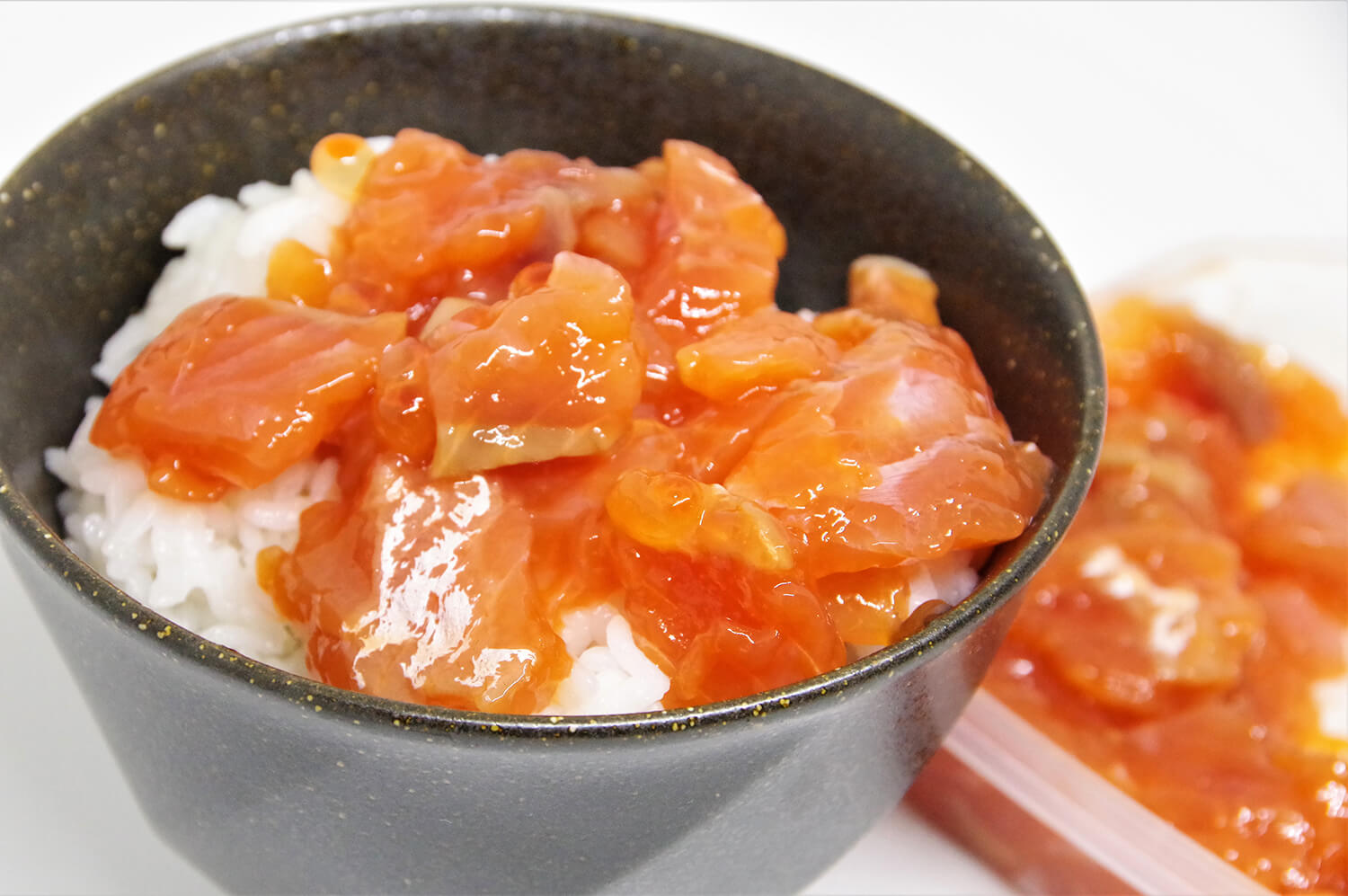 試行錯誤の末に2001年に発売した「鮭ルイベ漬」。今では佐藤水産のベストセラー商品に