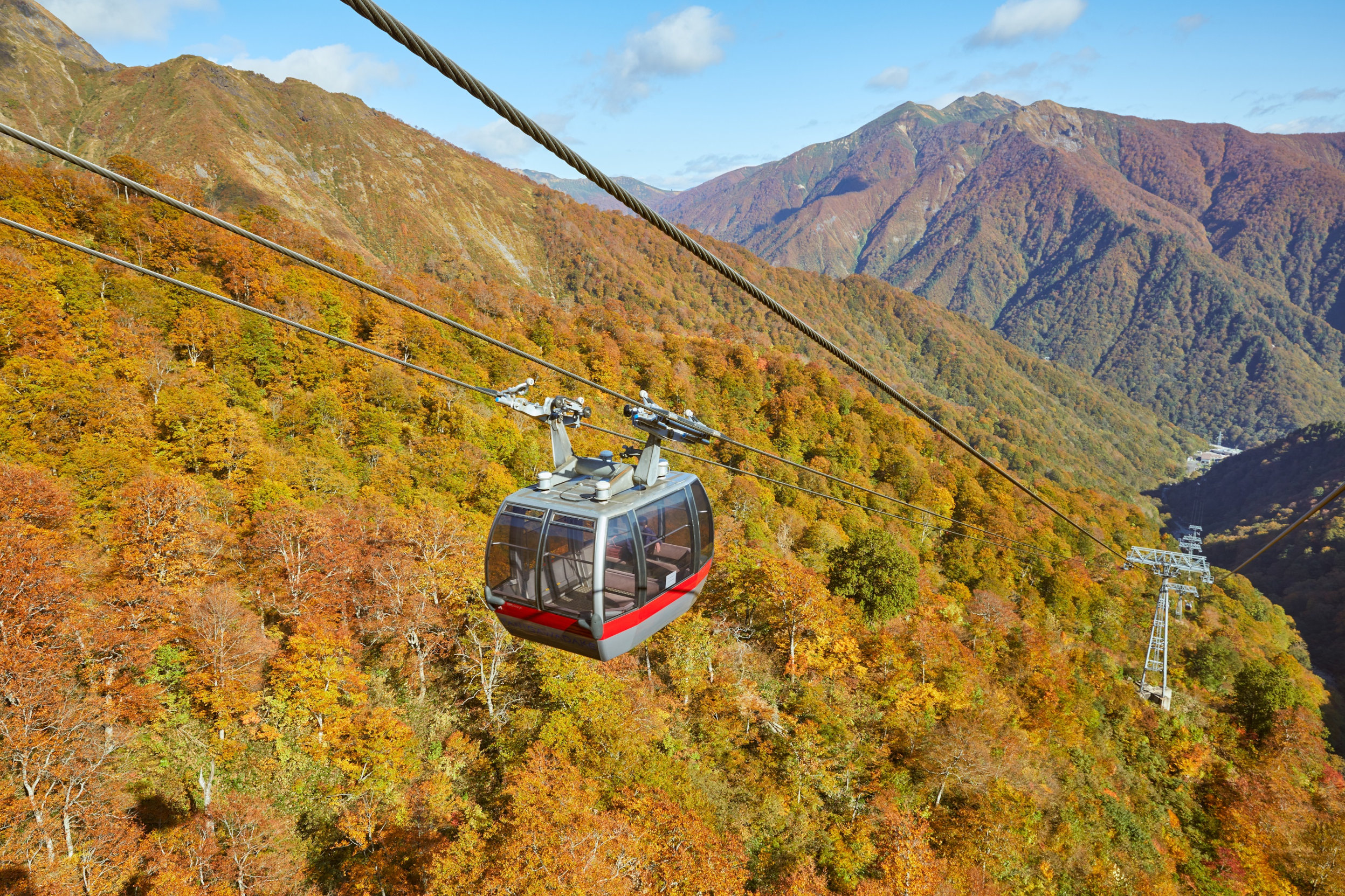 紅葉の絶景が見事！「谷川岳ヨッホ」で大パノラマの空中遊覧 