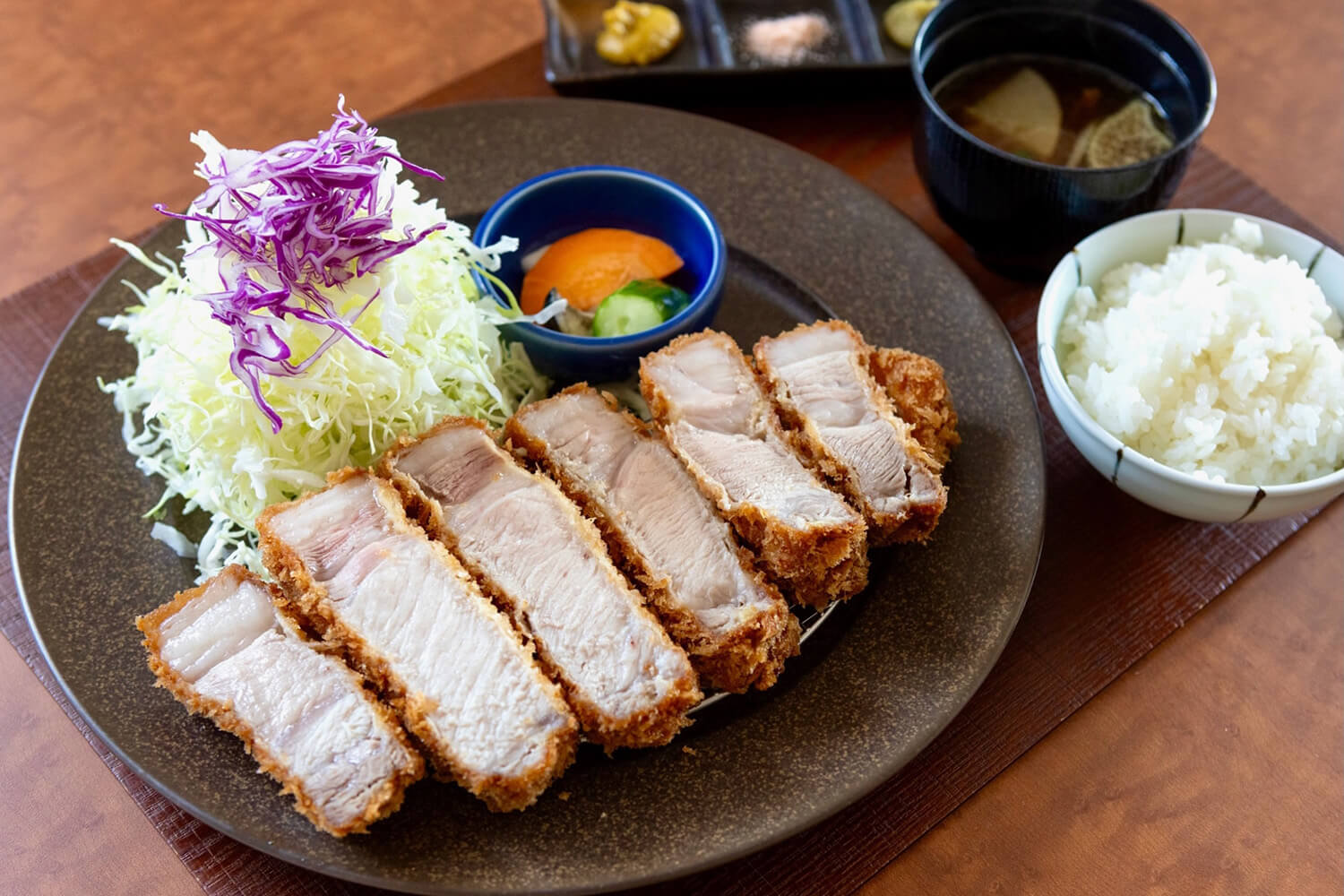 2個 とんかつなど 様々なお肉料理をご家庭で 美味しく食べ