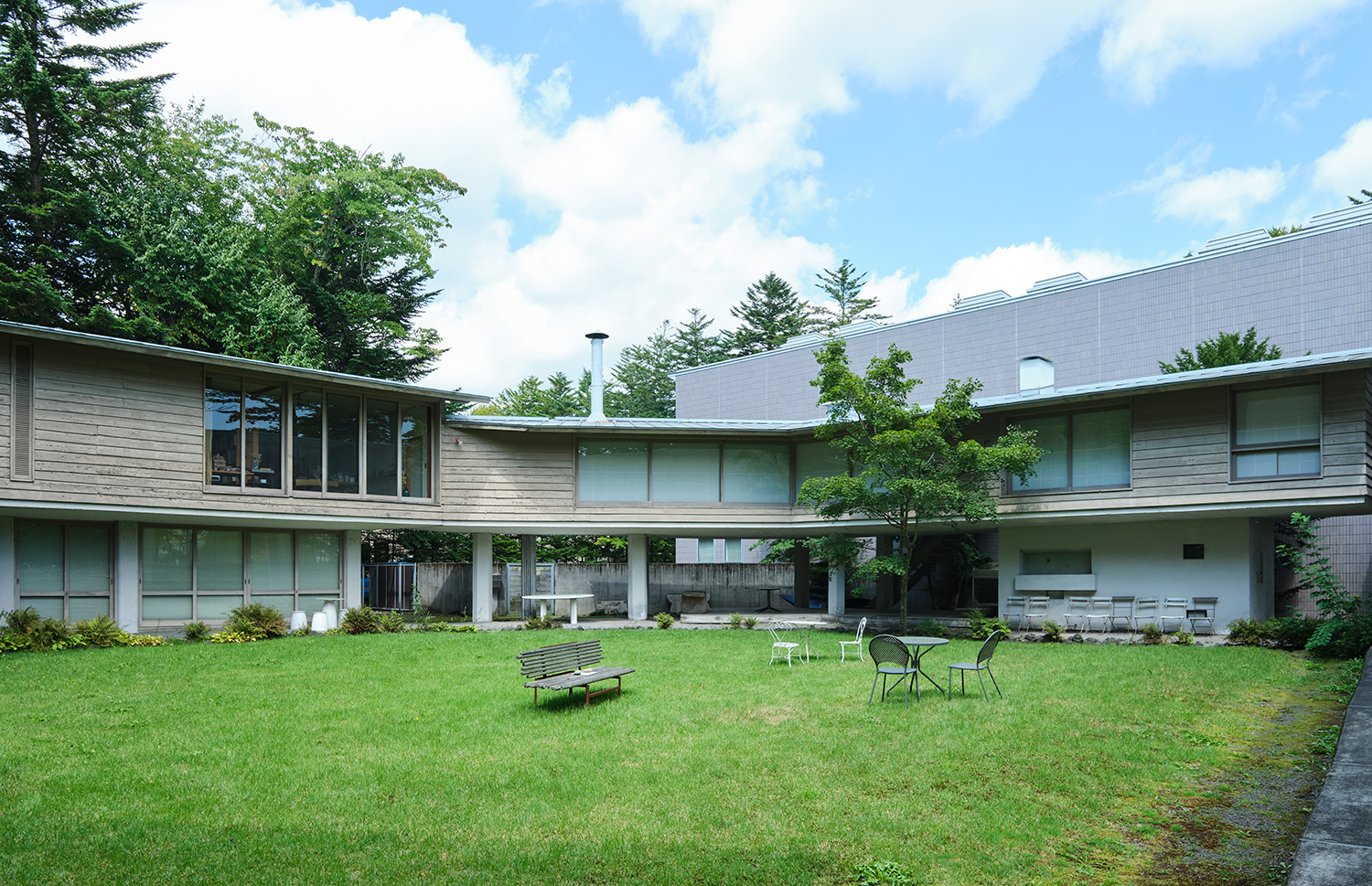 日本のモダニズム建築を代表する作品として知られている脇田和アトリエ山荘は、国の有形文化財に登録