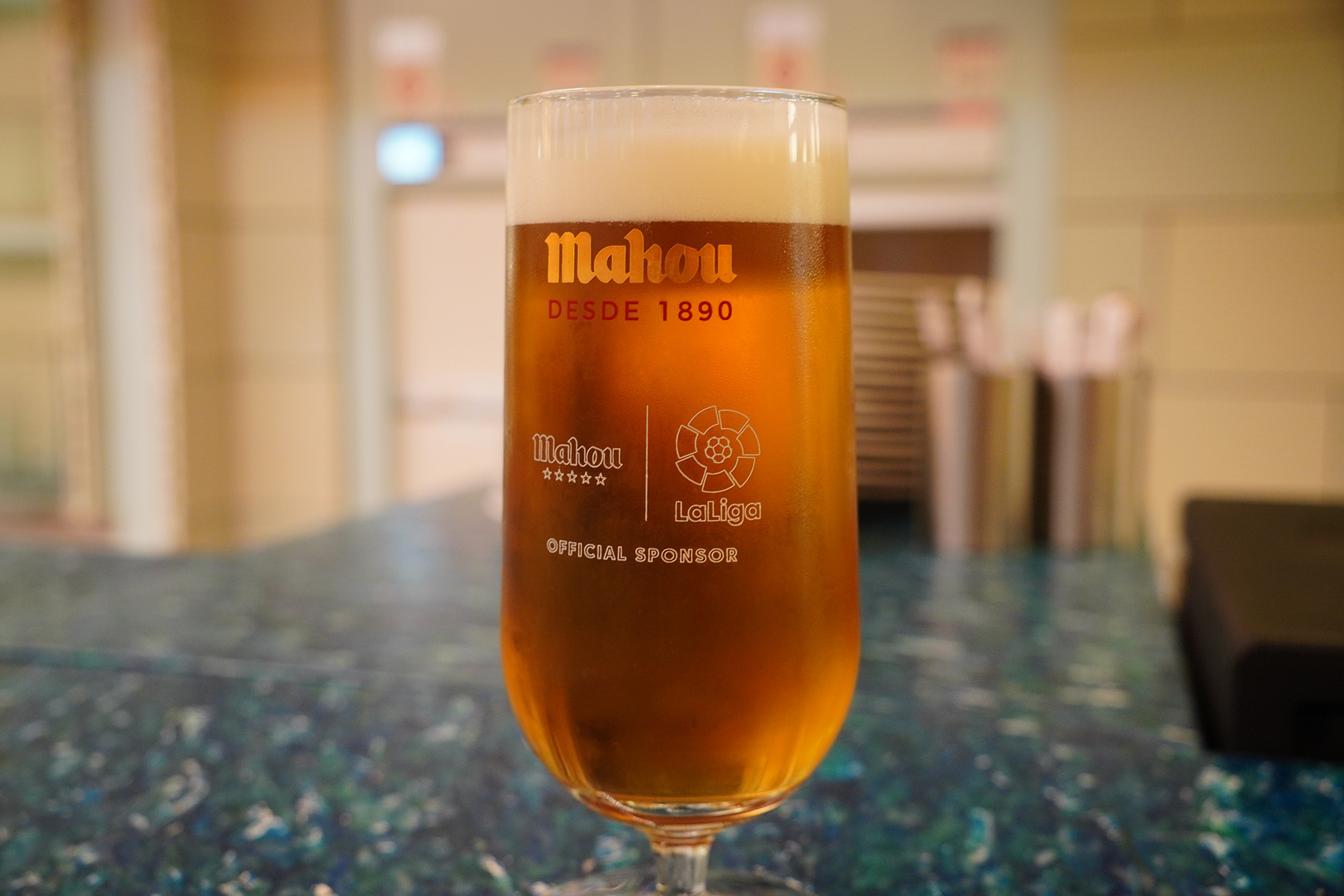 スペインビール「Mahou」の生 990円
