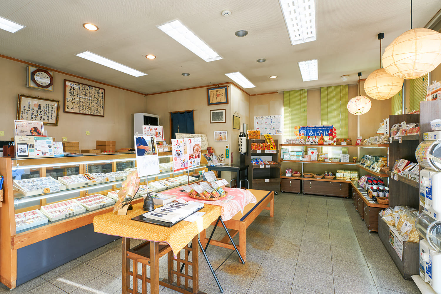 地元で老若男女に愛される白石温麺を販売
