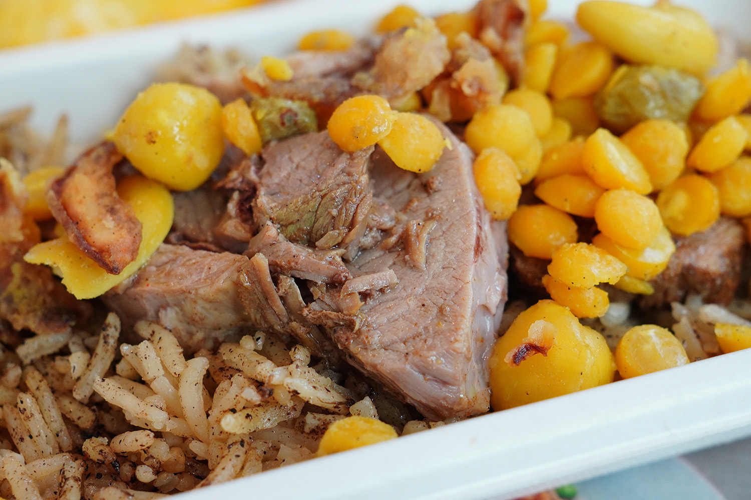 メインは「ラム・ウージ」というラム肉のライスを選択。これをベースにするとBento Boxは4,700円