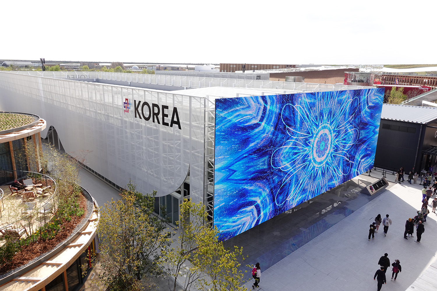 巨大なビジョンが大迫力の韓国館