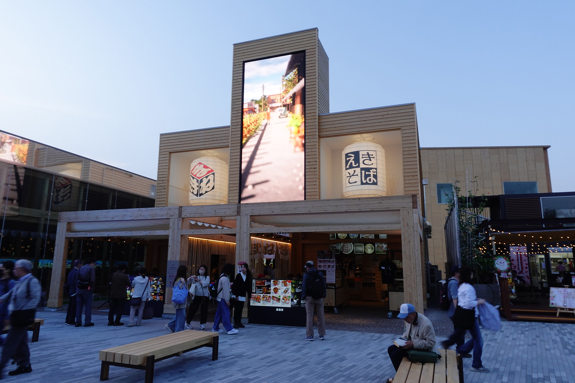 姫路の有名店「えきそば まねき」の万博店「MANEKI FUTURE STUDIO JAPAN」