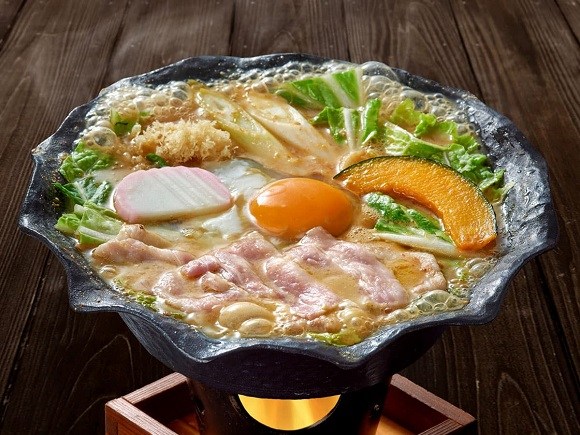 白ごまみそ煮込みうどん(1,749円)