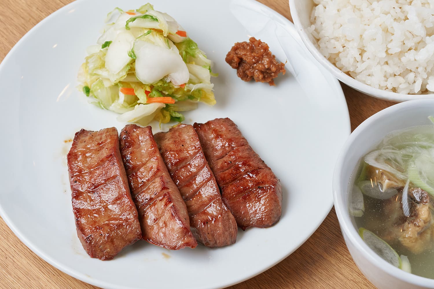 初めての方におすすめの王道セット「たん焼き定食A（4枚）」2,500円
