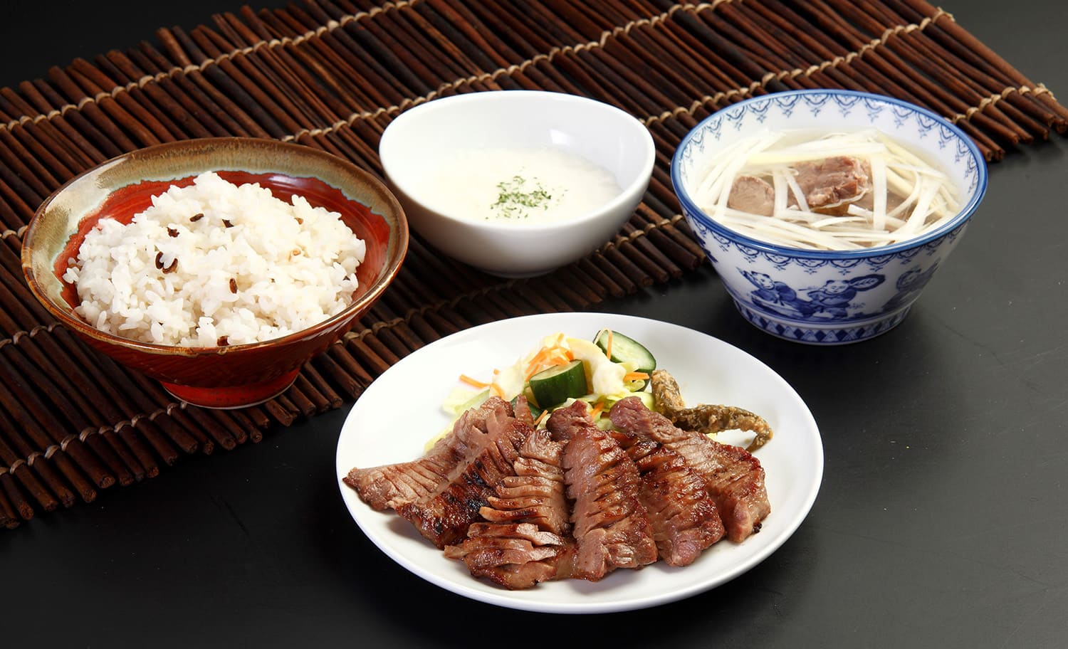 「上撰極厚真中たん定食（3枚9切）」3,960円