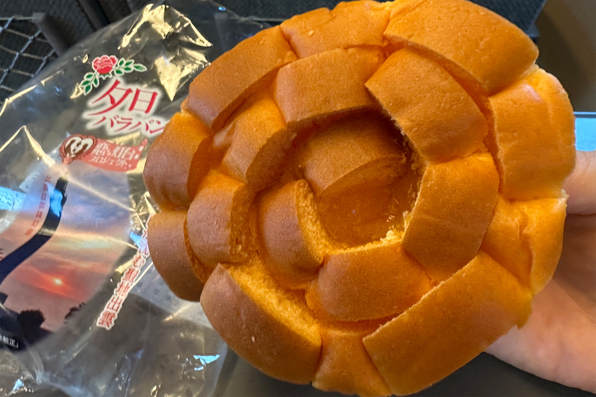 大好きなご当地パンの「バラパン」