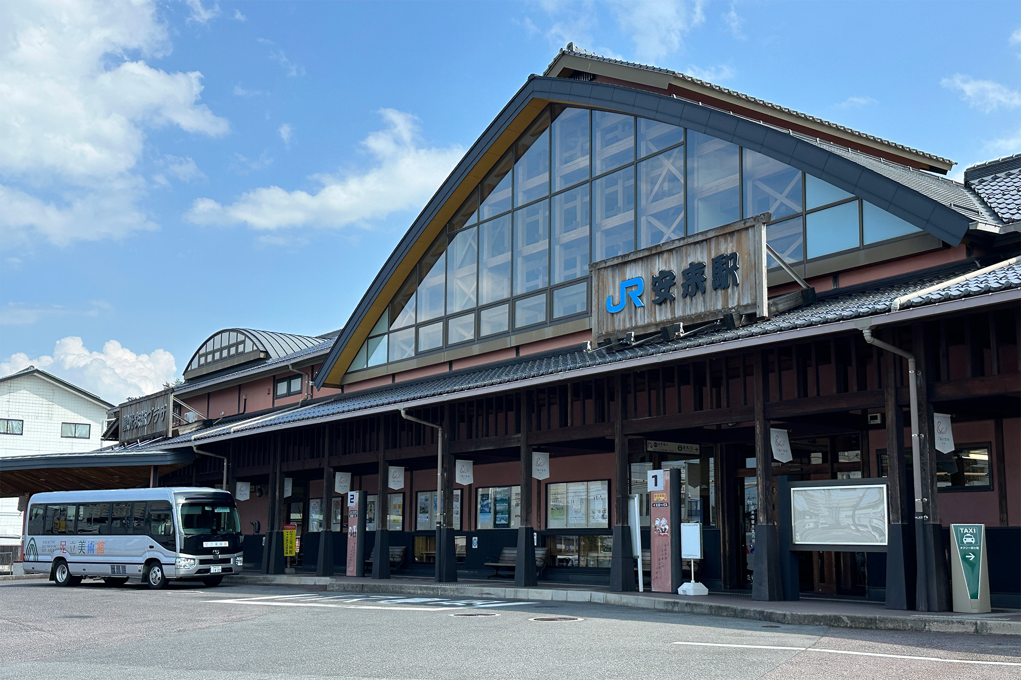 安来駅と足立美術館のシャトルバス