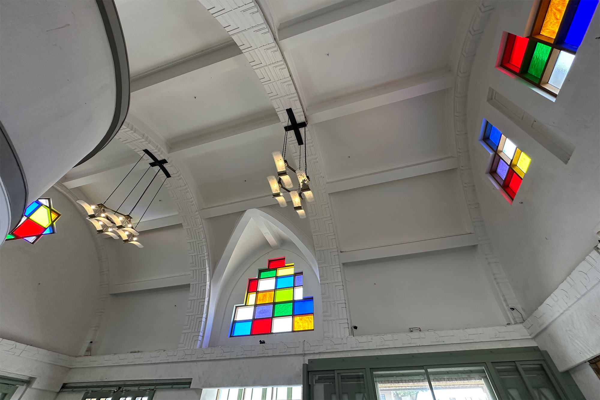 ステンドグラスがかわいい出雲大社前駅構内