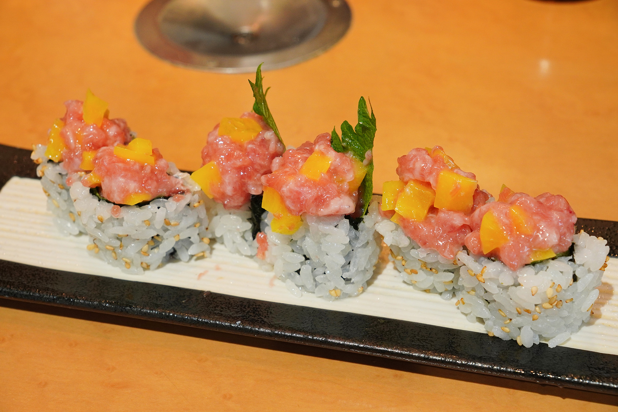 トロたく軍艦 (880円)