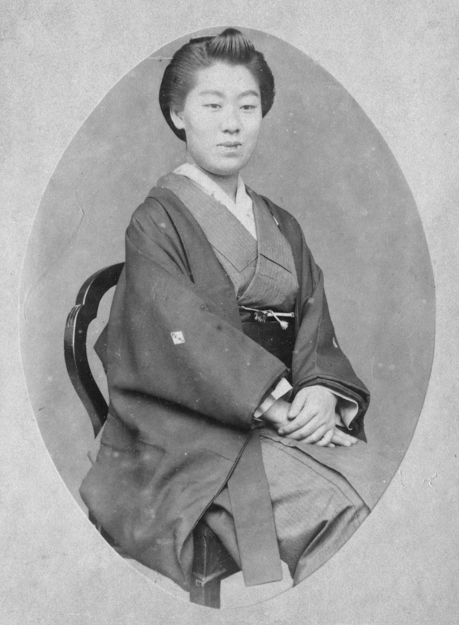 20歳の頃のセツ。松江藩の名家・小泉家に誕生。すぐに親戚の士族・稲垣家の養女となるが、後に小泉家に復籍（写真提供：小泉八雲記念館）