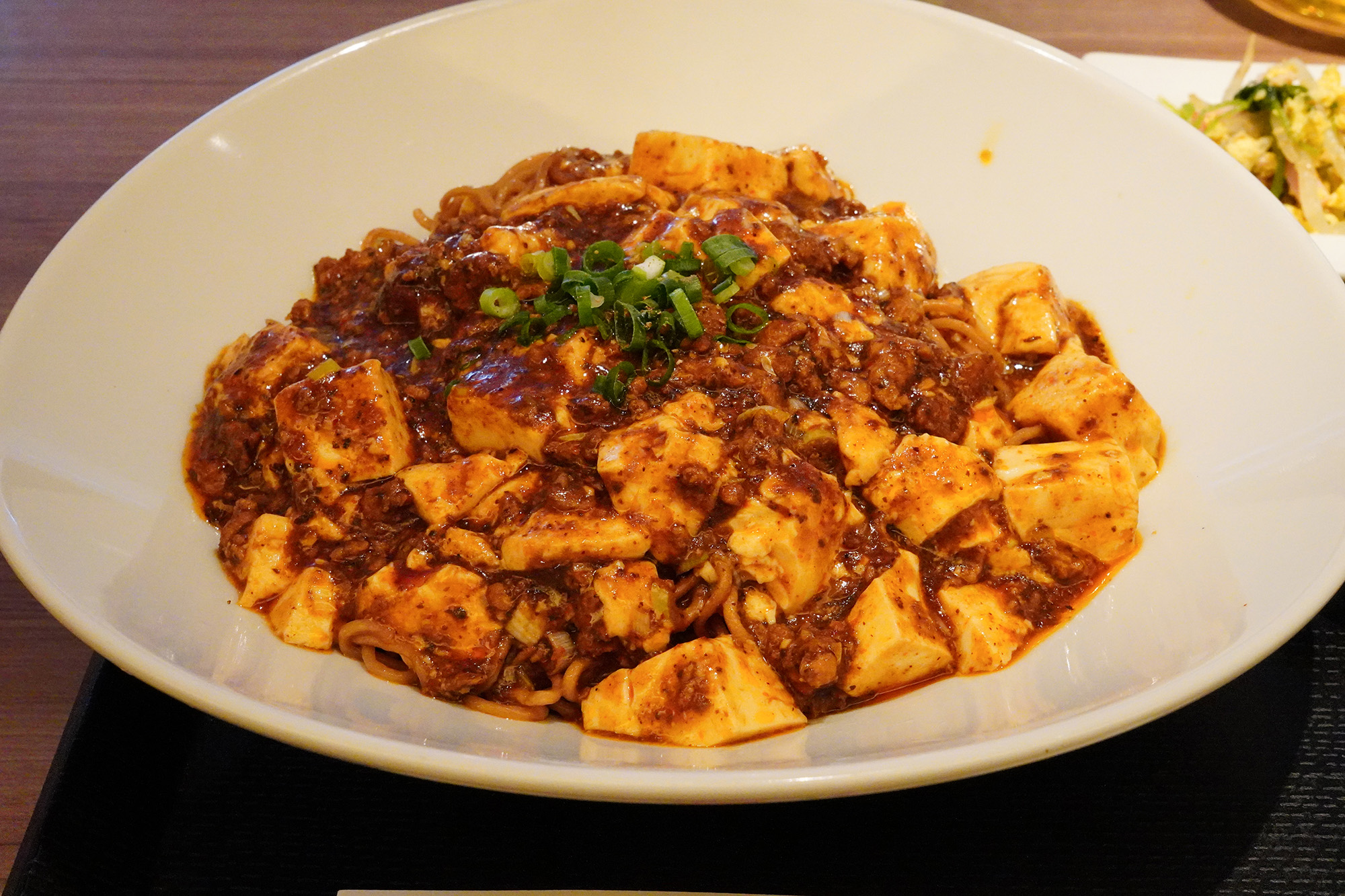 麻婆焼きそばはなかなかボリューミー