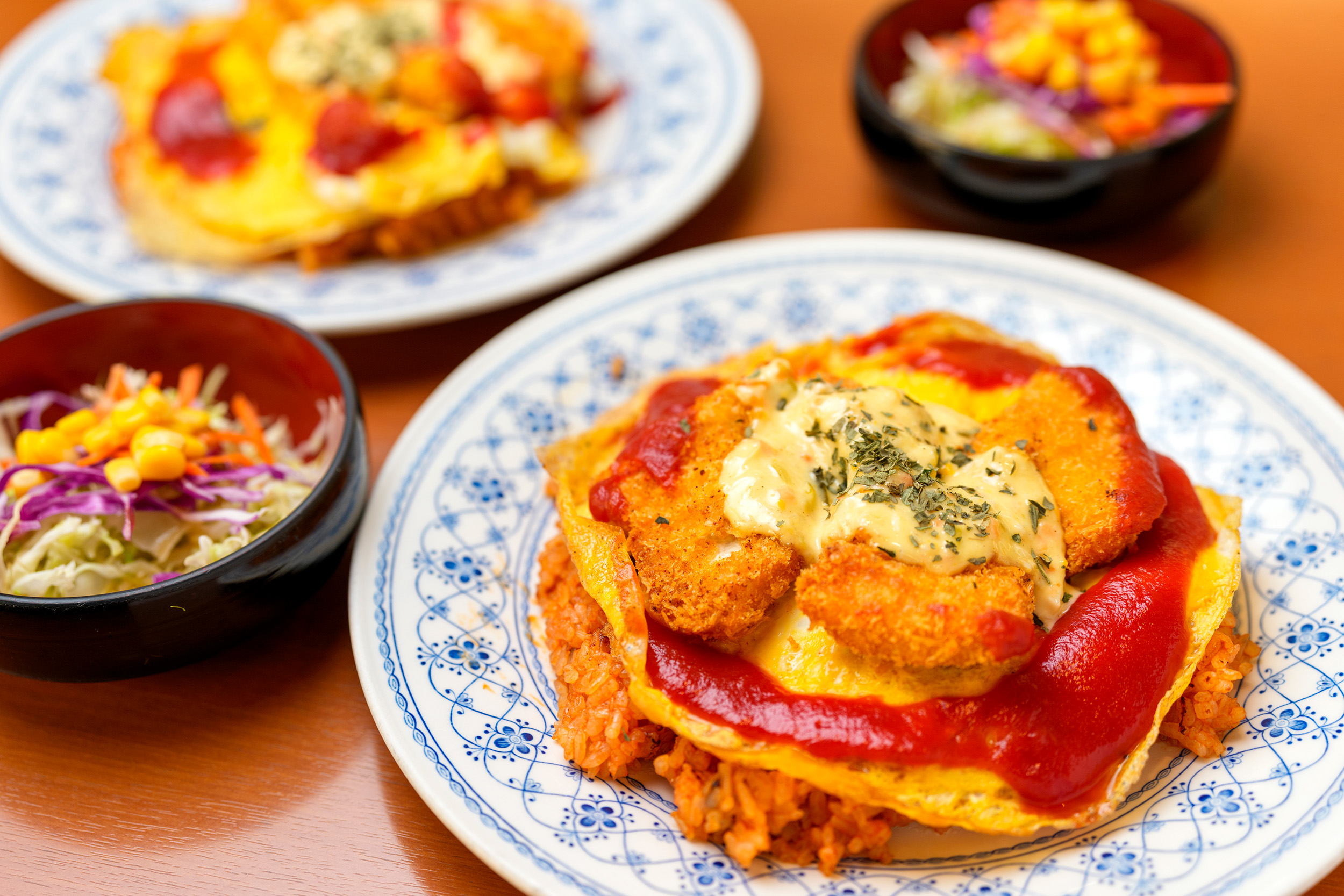 カジキマグロのフライがのった「ハントンライス」1,200円（サラダ付）