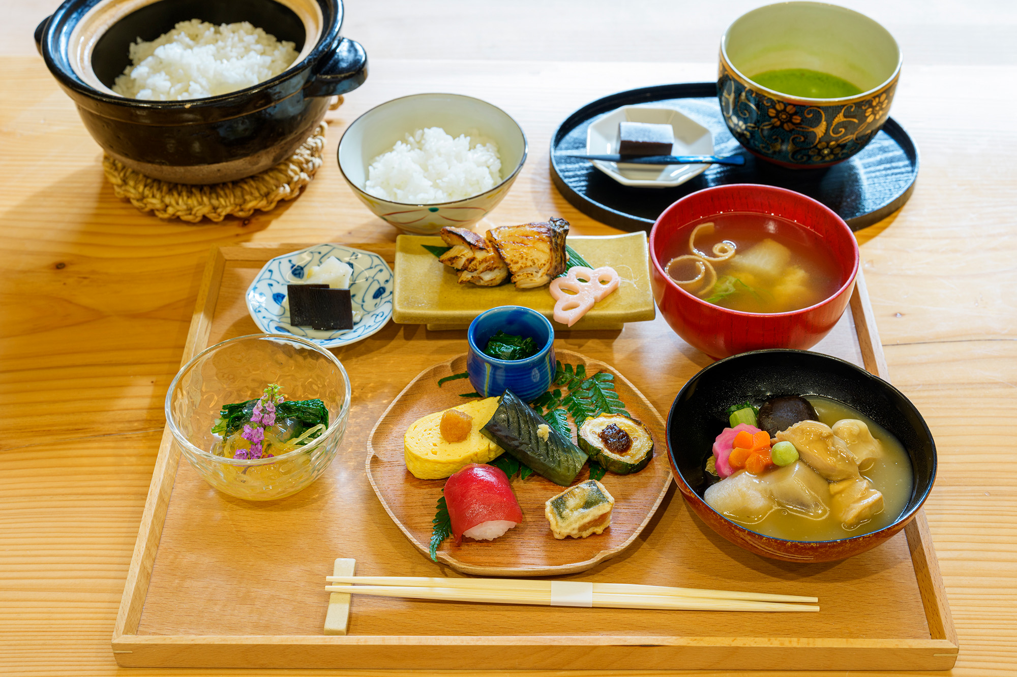 加賀料理の治部煮を味わえる「炊き立て土鍋ごはんの治部煮膳」3,300円