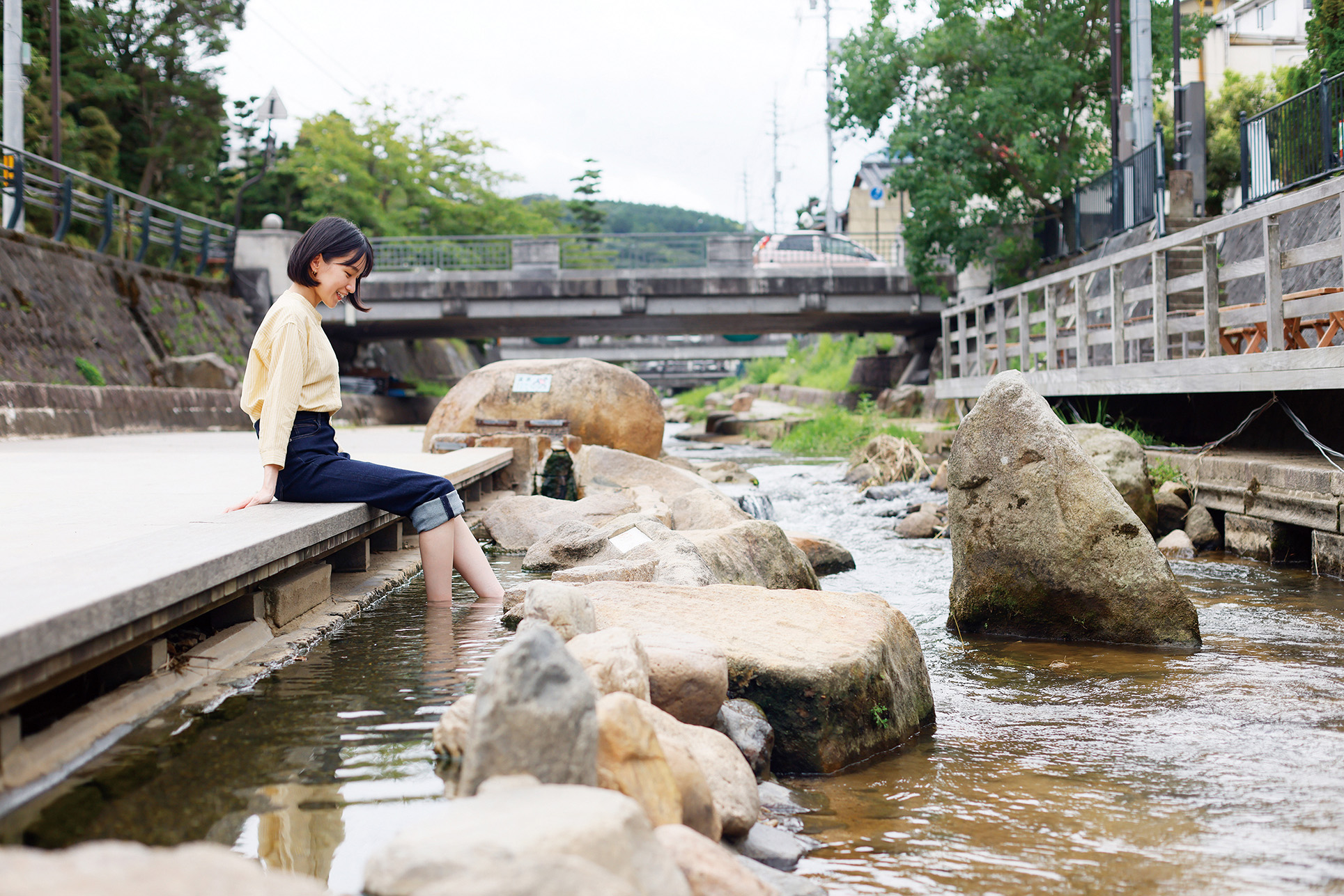 「玉造温泉ゆ～ゆ」近くにある足湯。玉湯川と温泉街の季節の風情も楽しみ